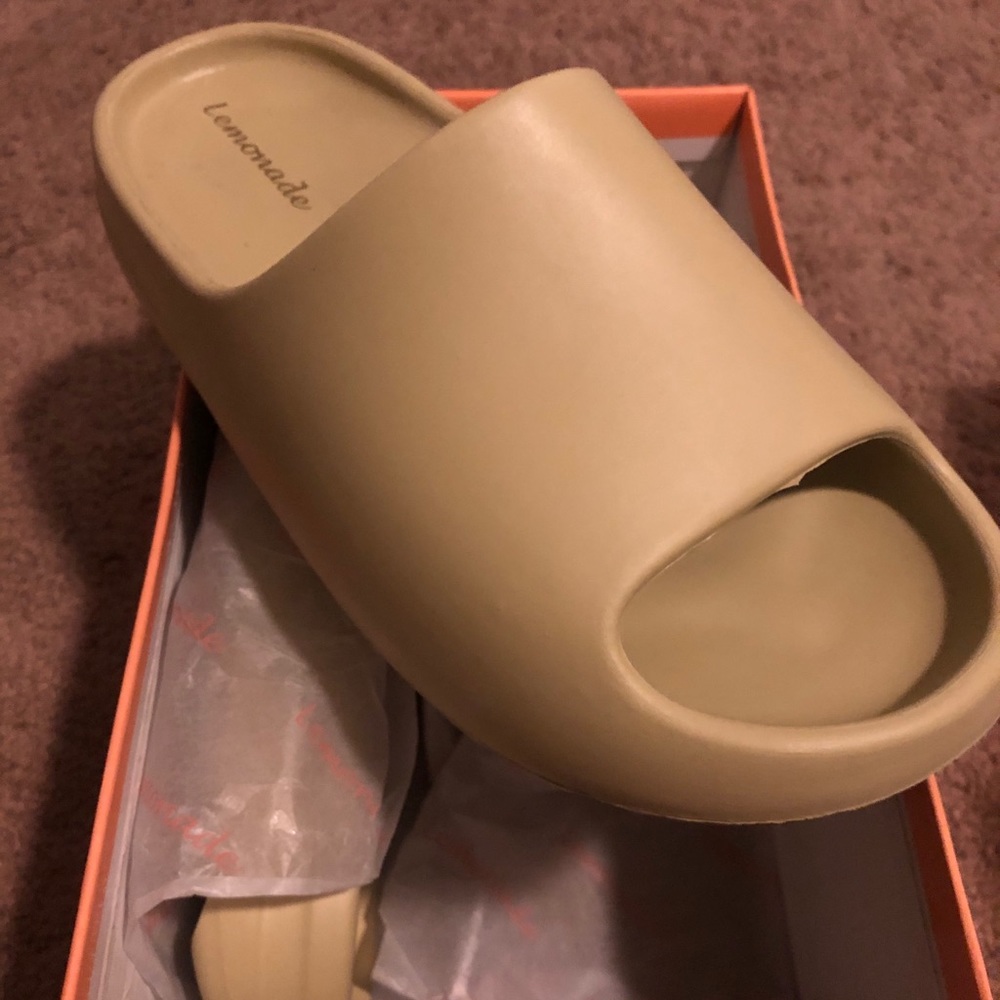 Playoff khaki rubber sz 7UK siz 9US they run small